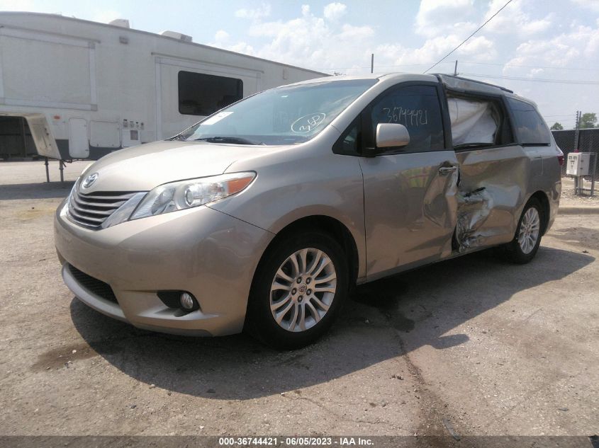 5TDYK3DC2FS632426 2015 TOYOTA SIENNA, photo no. 2