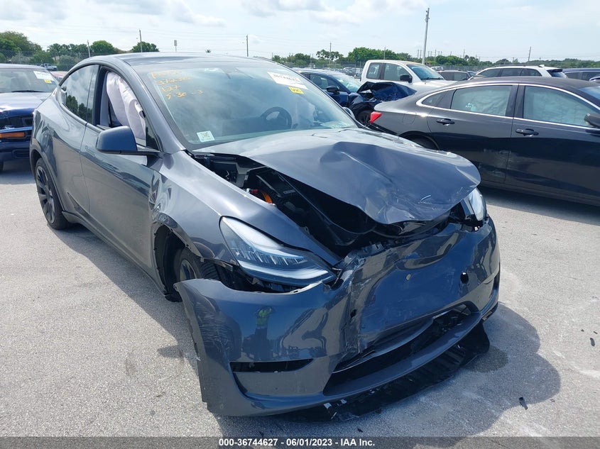 VIN 7SAYGDEE8PA047900 2023 TESLA MODEL Y LONG RANGE