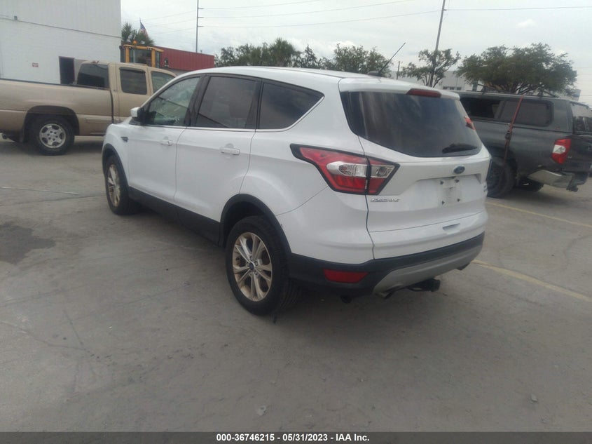 VIN 1FMCU9GD3HUD94284 2017 FORD ESCAPE SE