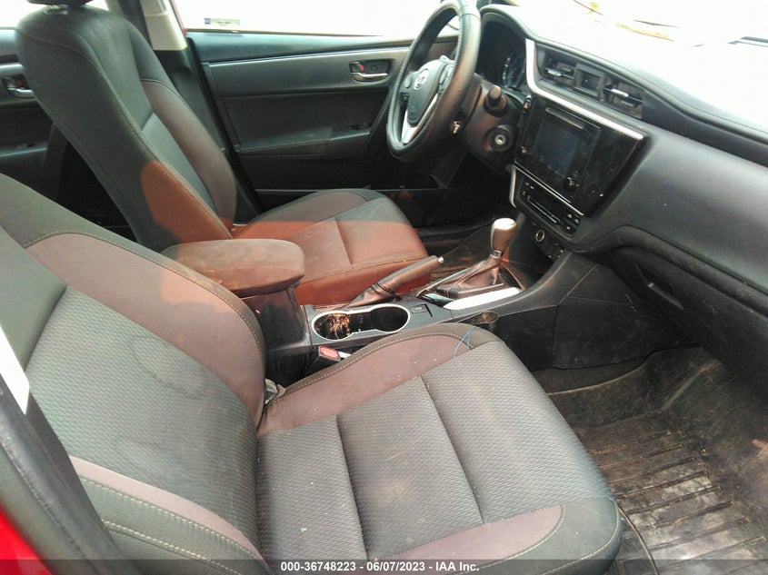 VIN 2T1BURHE8JC057264 2018 TOYOTA COROLLA LE