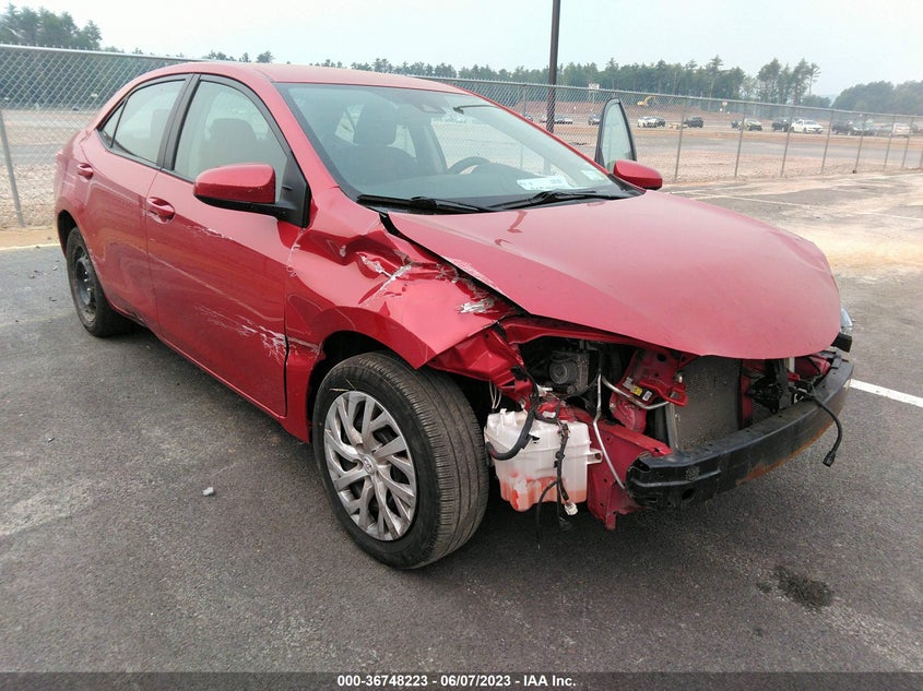 VIN 2T1BURHE8JC057264 2018 TOYOTA COROLLA LE