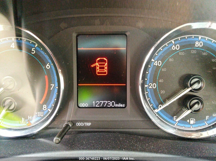 VIN 2T1BURHE8JC057264 2018 TOYOTA COROLLA LE