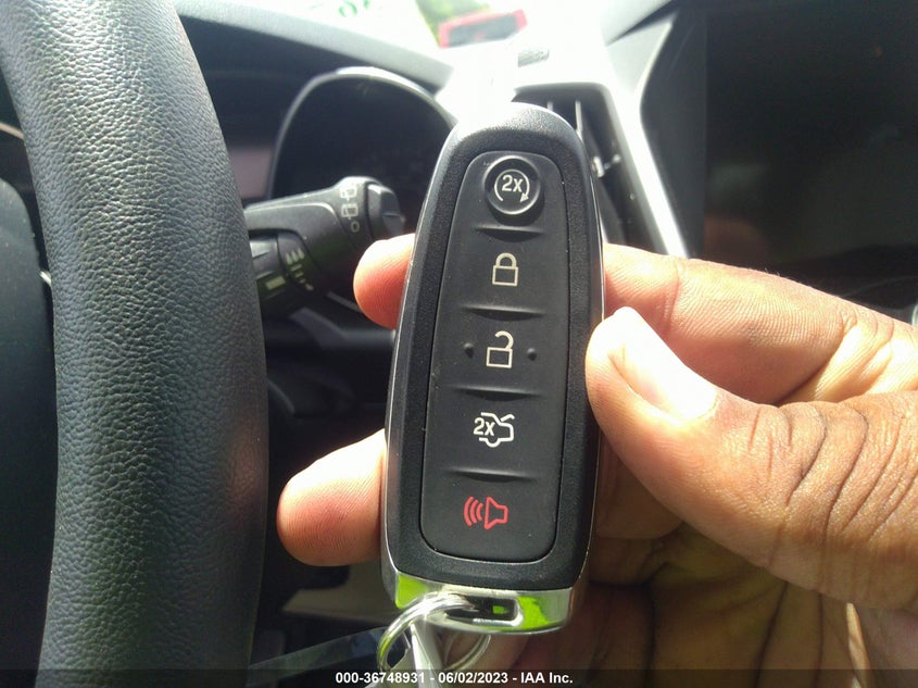 VIN 1FMCU9J97JUD25799 2018 FORD ESCAPE TITANIUM