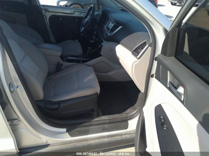 2016 HYUNDAI TUCSON LIMITED/SPORT AND ECO/SE - KM8J33A45GU070171