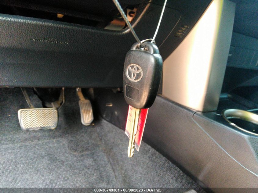 2013 TOYOTA RAV4 XLE - JTMWFREV7D5012690