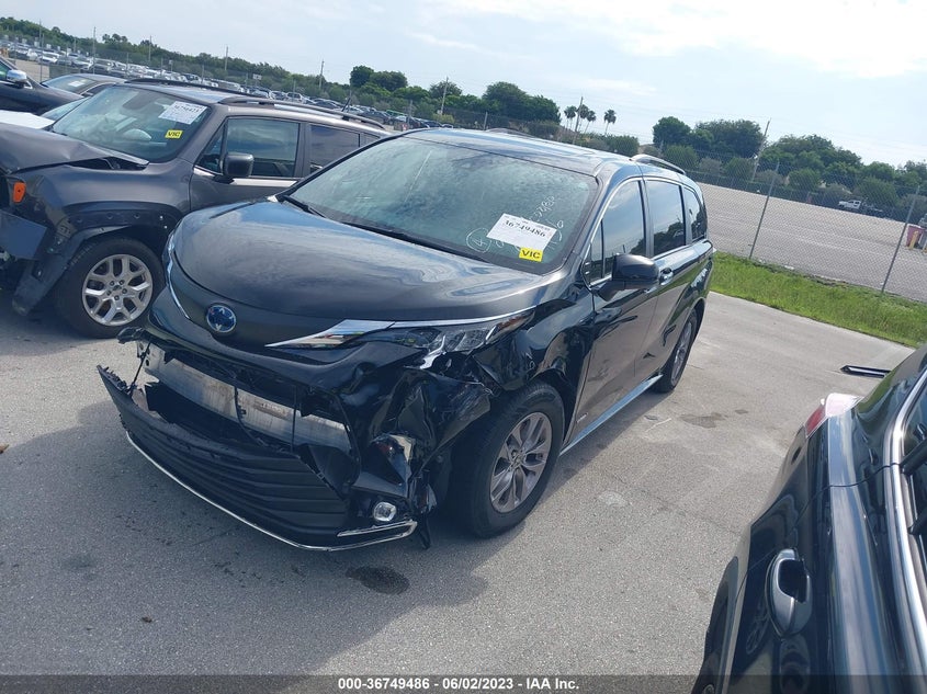 VIN 5TDYRKEC4MS021136 2021 TOYOTA SIENNA XLE