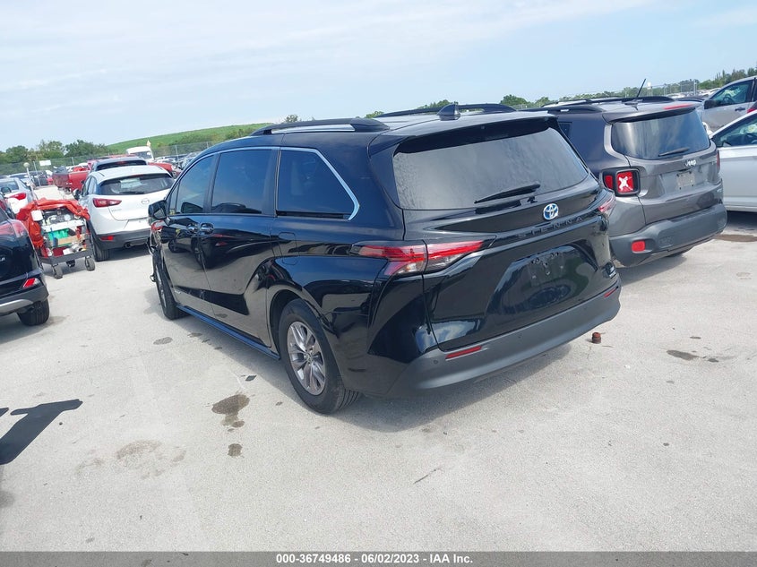 VIN 5TDYRKEC4MS021136 2021 TOYOTA SIENNA XLE