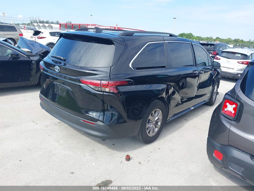 VIN 5TDYRKEC4MS021136 2021 TOYOTA SIENNA XLE