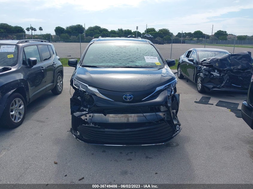 VIN 5TDYRKEC4MS021136 2021 TOYOTA SIENNA XLE