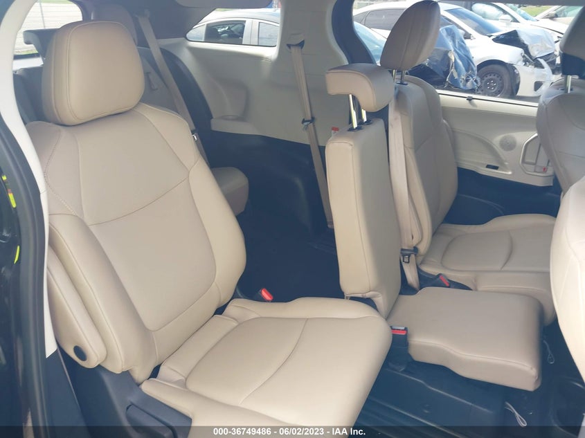 VIN 5TDYRKEC4MS021136 2021 TOYOTA SIENNA XLE