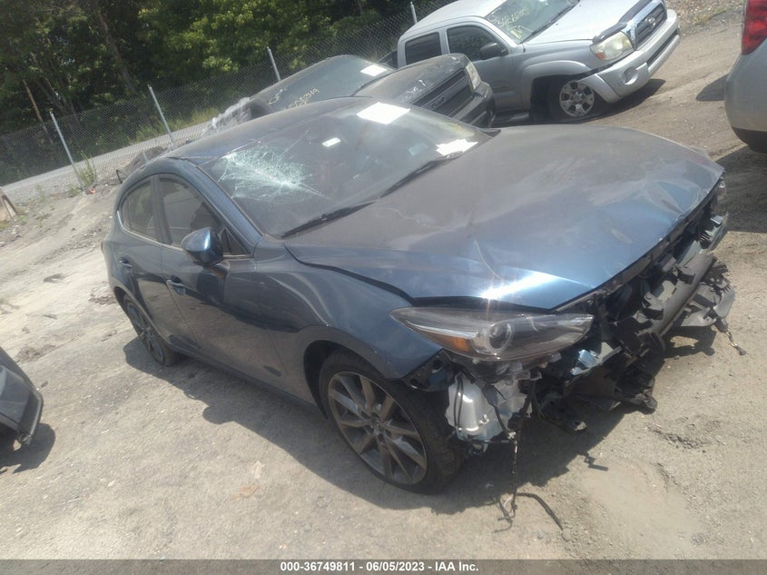 VIN 3MZBN1M3XJM216776 2018 MAZDA MAZDA3 5-DOOR GRAND TOURING