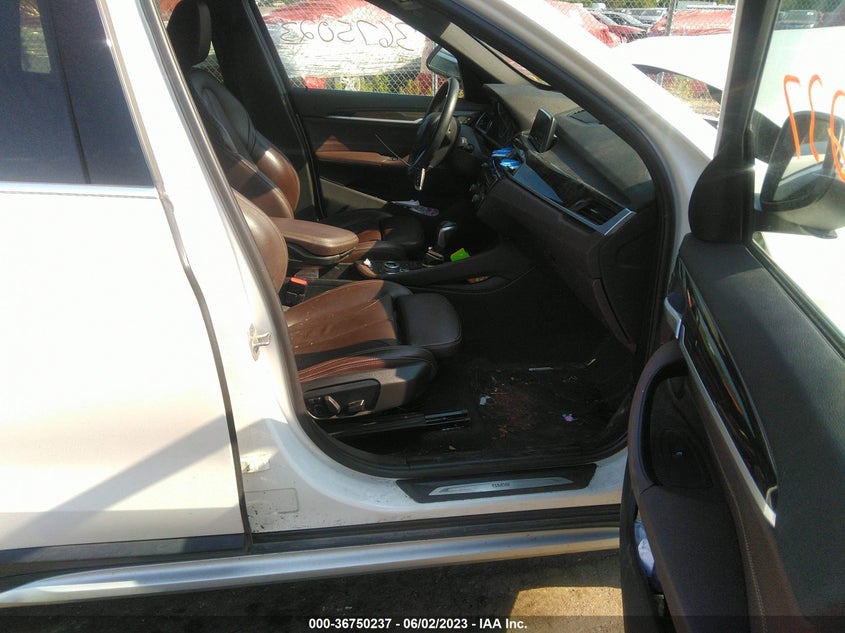 VIN WBXHT3C38J5F92355 2018 BMW X1 XDRIVE28I