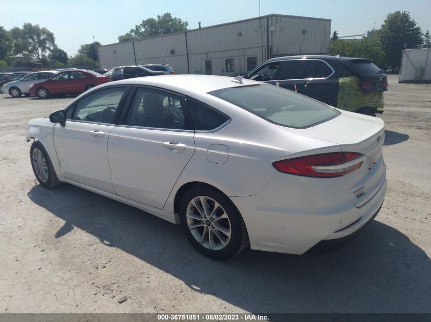 3FA6P0HD9KR214216 Ford Fusion SE 3