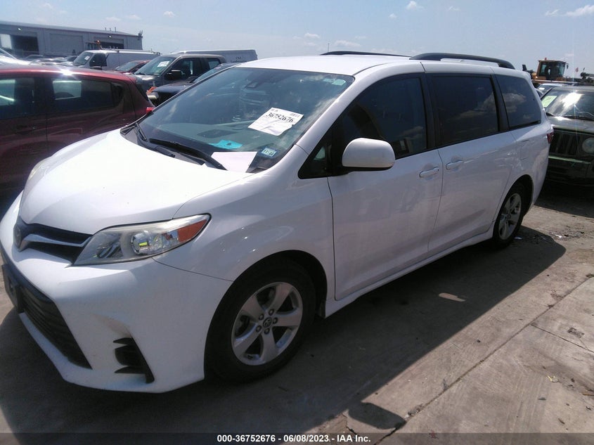 VIN 5TDKZ3DC0JS903705 2018 TOYOTA SIENNA LE