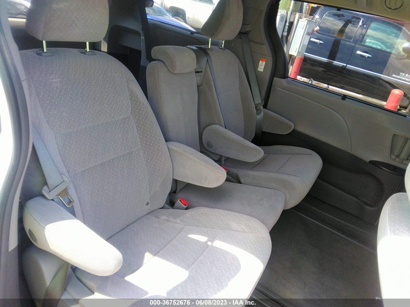 VIN 5TDKZ3DC0JS903705 2018 TOYOTA SIENNA LE