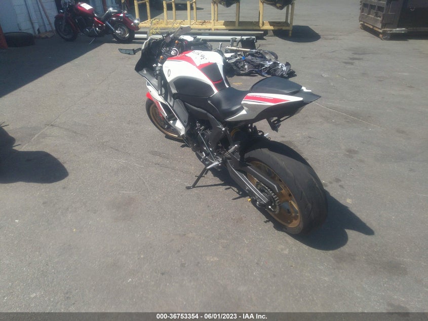 VIN JYARM38E5NA002269 2022 YAMAHA YZFR7