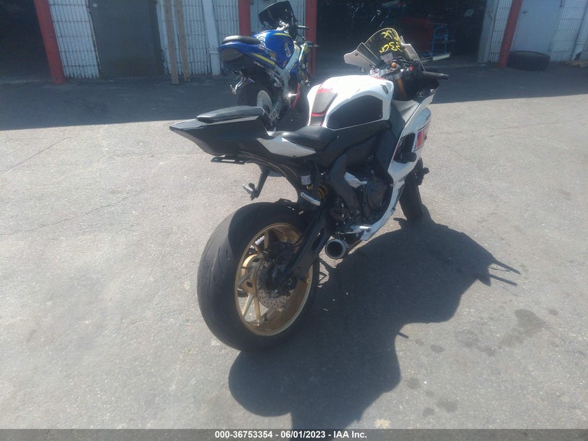 VIN JYARM38E5NA002269 2022 YAMAHA YZFR7