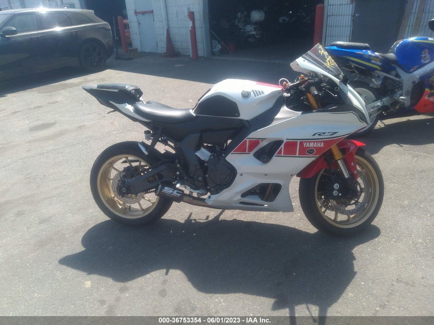 VIN JYARM38E5NA002269 2022 YAMAHA YZFR7