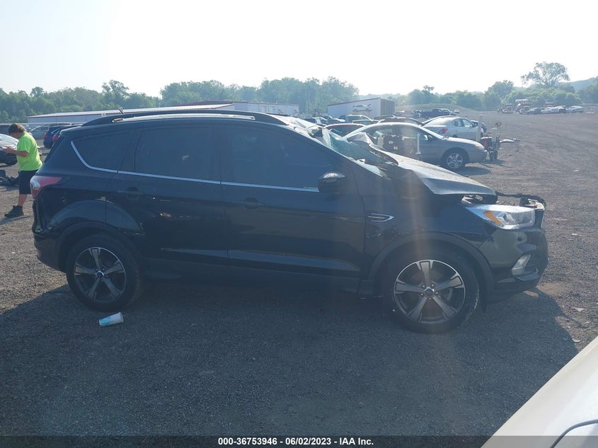 VIN 1FMCU0GD9HUB12080 2017 FORD ESCAPE SE