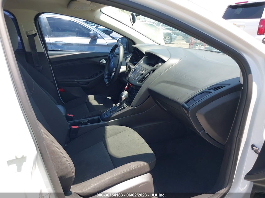 VIN 1FADP3F23JL280235 2018 FORD FOCUS SE