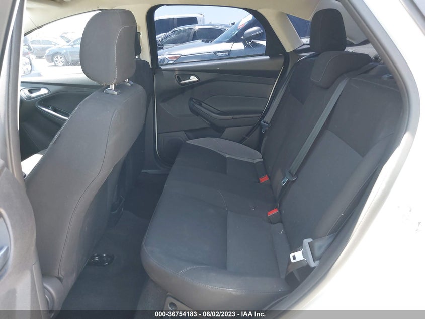 VIN 1FADP3F23JL280235 2018 FORD FOCUS SE