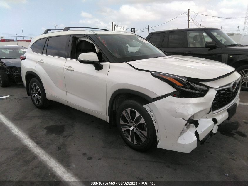 2021 TOYOTA HIGHLANDER XLE - 5TDHZRAH5MS036206