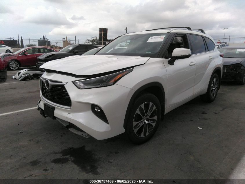 2021 TOYOTA HIGHLANDER XLE - 5TDHZRAH5MS036206