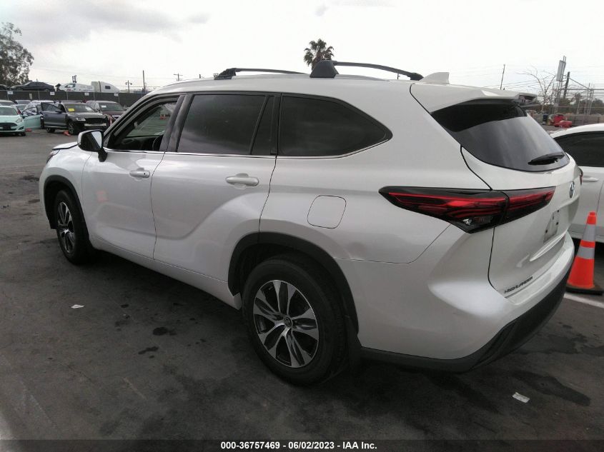 2021 TOYOTA HIGHLANDER XLE - 5TDHZRAH5MS036206