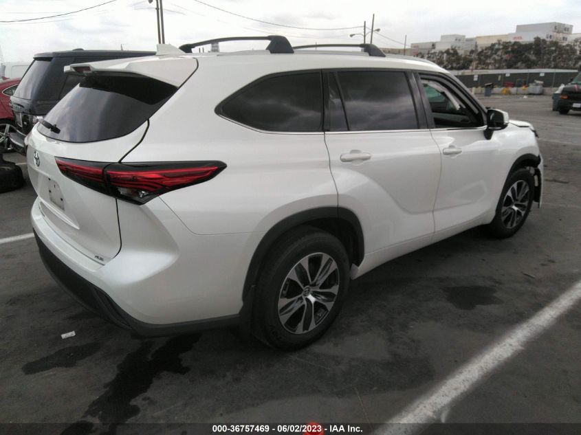 2021 TOYOTA HIGHLANDER XLE - 5TDHZRAH5MS036206