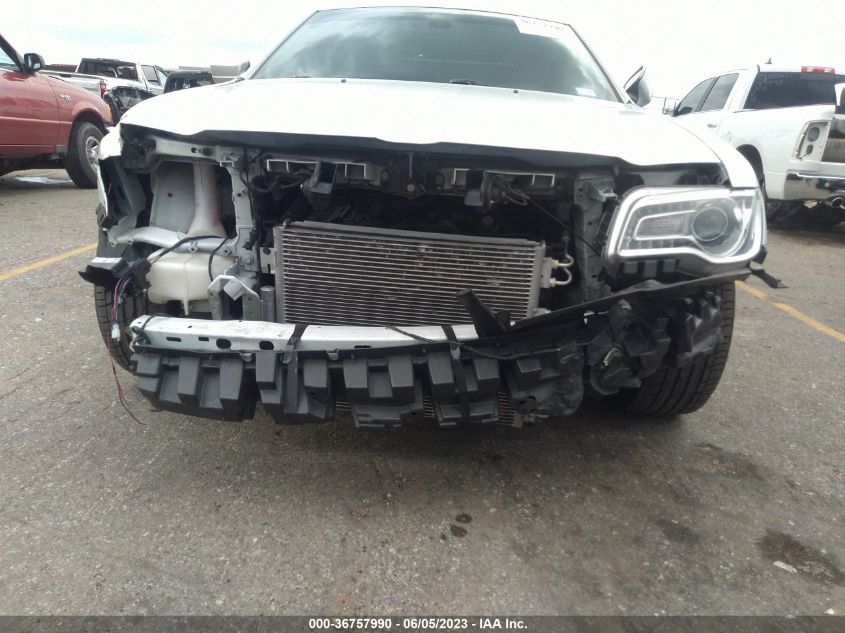 2015 CHRYSLER 300 300C PLATINUM - 2C3CCAPT4FH739536