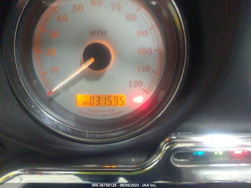 2006 HARLEY-DAVIDSON FLHXI CALIFORNIA - 1HD1KBW386Y668357
