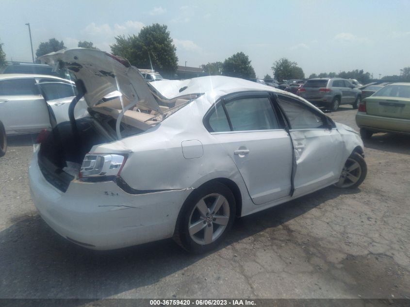 2014 VOLKSWAGEN JETTA SEDAN TDI - 3VWLL7AJ5EM266880