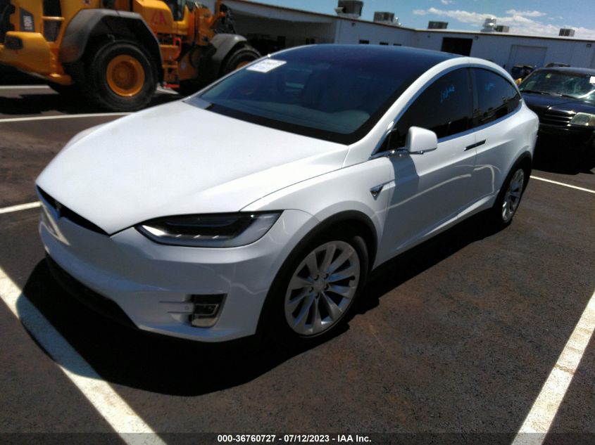 2018 TESLA MODEL X 75D/100D/P100D - 5YJXCBE26JF121386