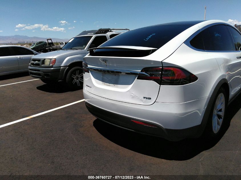 2018 TESLA MODEL X 75D/100D/P100D - 5YJXCBE26JF121386