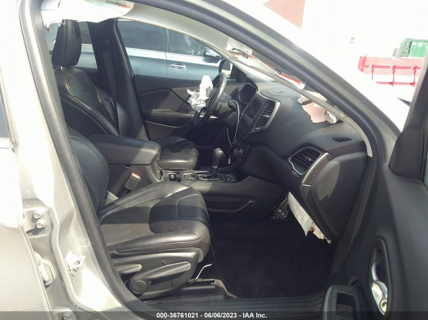 VIN 1C4PJLLB5KD128613 2019 JEEP CHEROKEE LATITUDE PLUS