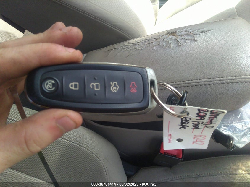 VIN 1FMCU0GDXKUC44790 2019 FORD ESCAPE SE