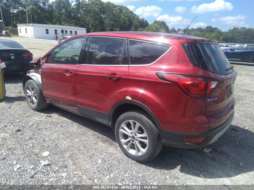 VIN 1FMCU0GDXKUC44790 2019 FORD ESCAPE SE