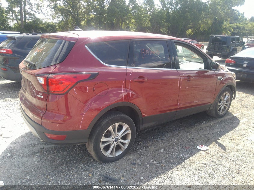 VIN 1FMCU0GDXKUC44790 2019 FORD ESCAPE SE