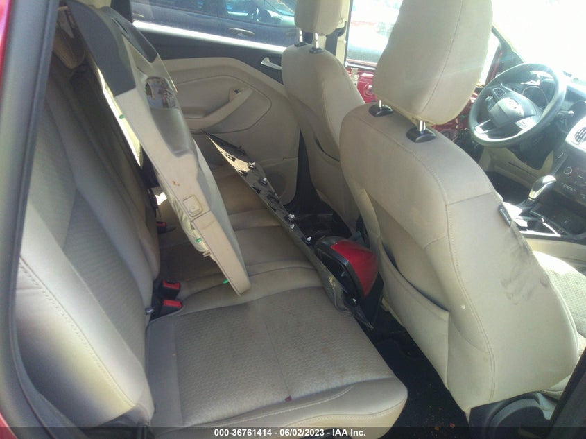 VIN 1FMCU0GDXKUC44790 2019 FORD ESCAPE SE