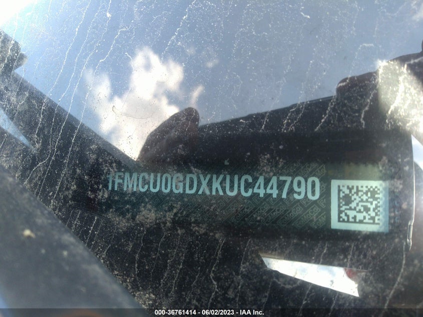 VIN 1FMCU0GDXKUC44790 2019 FORD ESCAPE SE