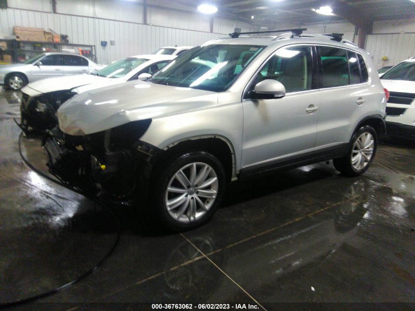 2013 VOLKSWAGEN TIGUAN SE W/SUNROOF & NAV - WVGBV7AX9DW556417