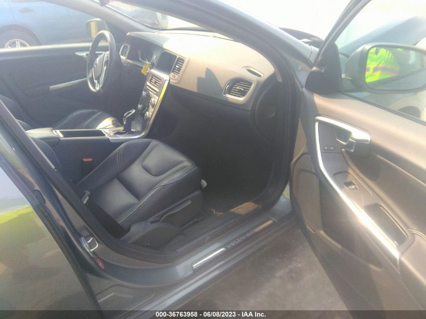 2017 VOLVO S60 DYNAMIC - YV140MTL4H2432468