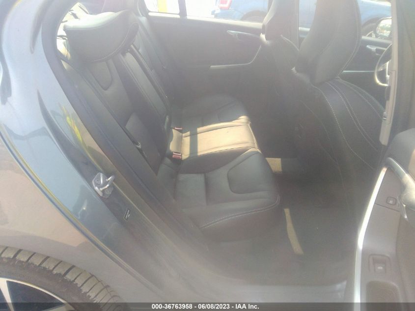 2017 VOLVO S60 DYNAMIC - YV140MTL4H2432468