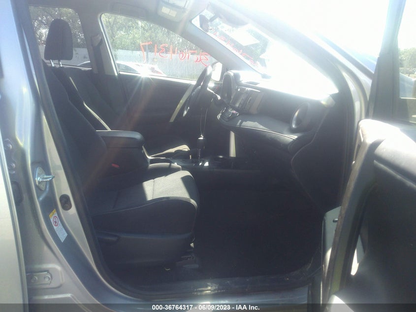 VIN JTMRJREV4JD227909 2018 TOYOTA RAV4 HYBRID LE