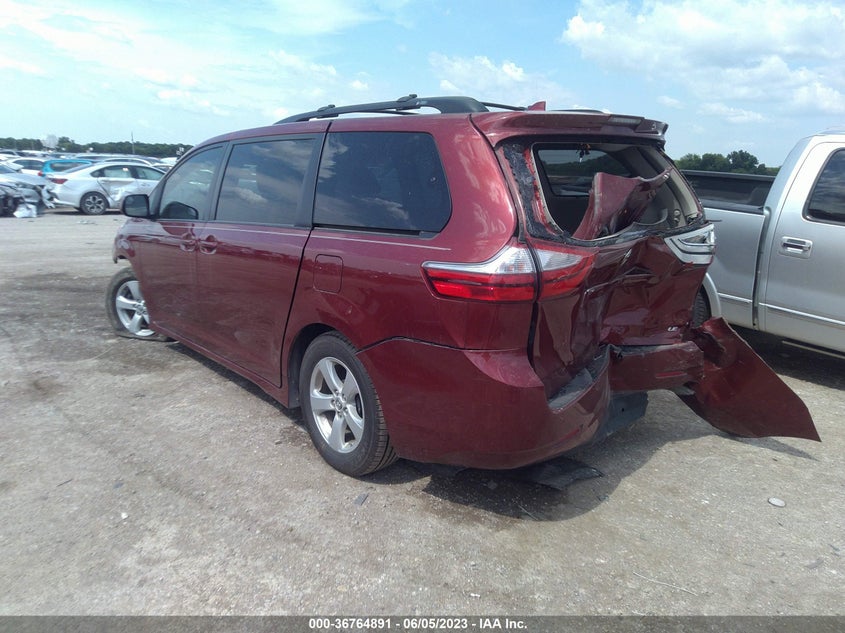 VIN 5TDKZ3DC8JS960461 2018 TOYOTA SIENNA LE