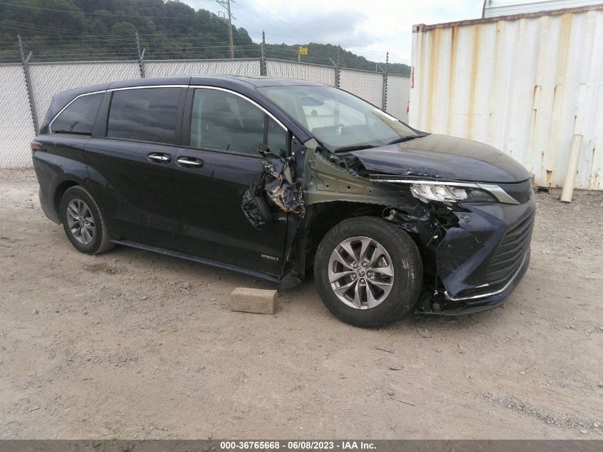 2021 TOYOTA SIENNA XLE - 5TDYRKEC1MS002897