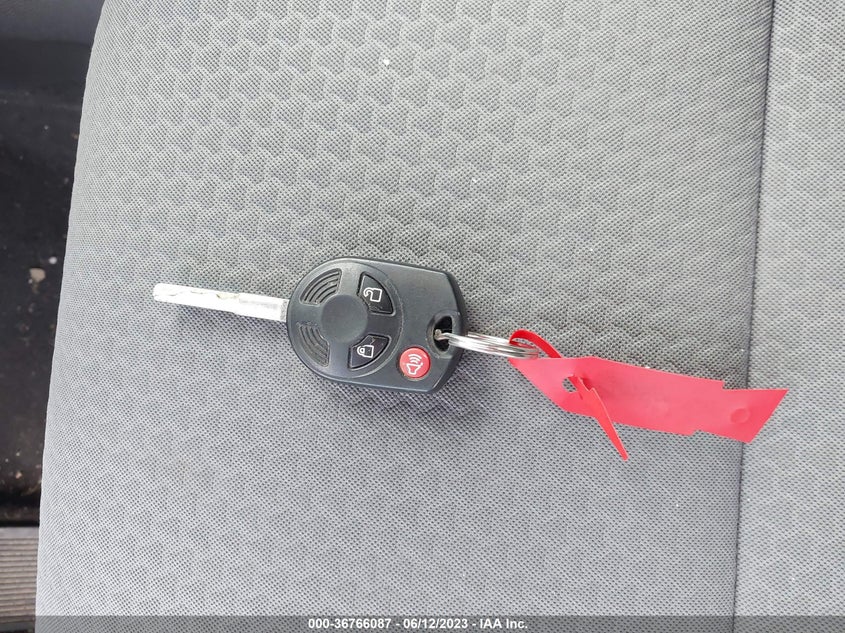 VIN 1FMCU0GDXJUC60177 2018 FORD ESCAPE SE