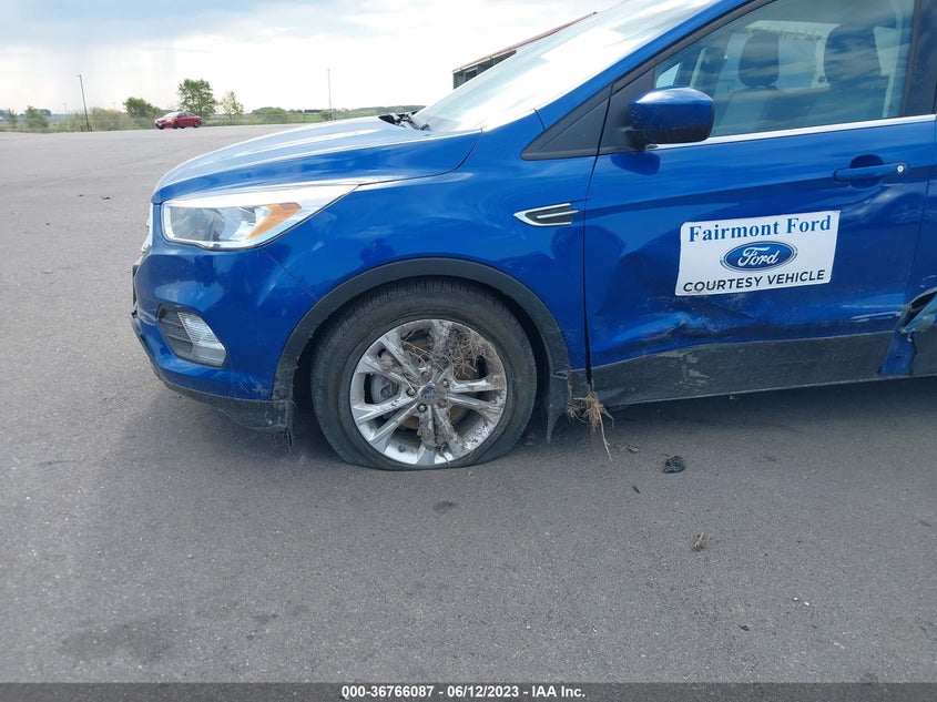 VIN 1FMCU0GDXJUC60177 2018 FORD ESCAPE SE