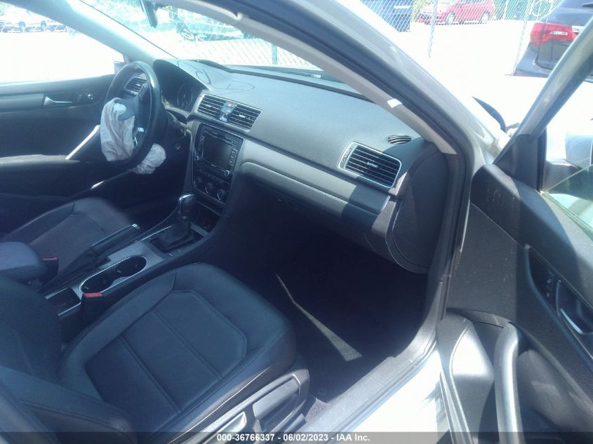 2015 VOLKSWAGEN PASSAT 1.8T SE - 1VWBT7A38FC002553