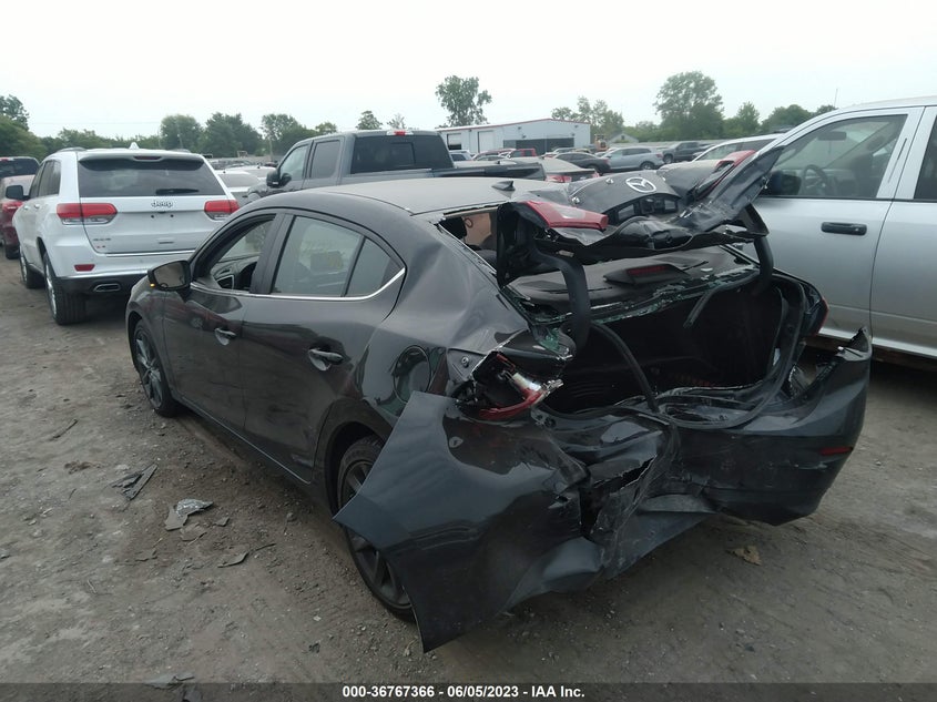 VIN 3MZBN1V33JM268037 2018 MAZDA MAZDA3 4-DOOR TOURING